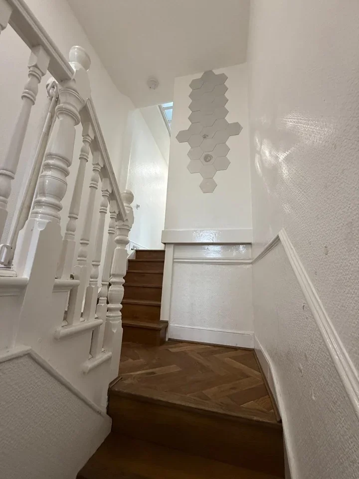 Flat Harlech Road in Greater London