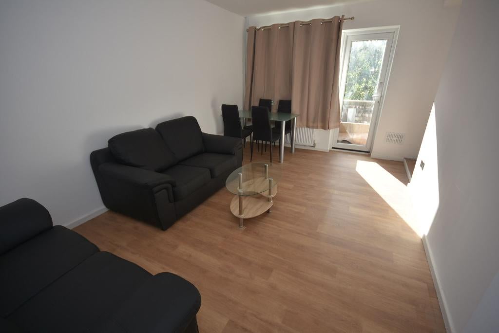 Flat Rockdove Avenue in Manchester