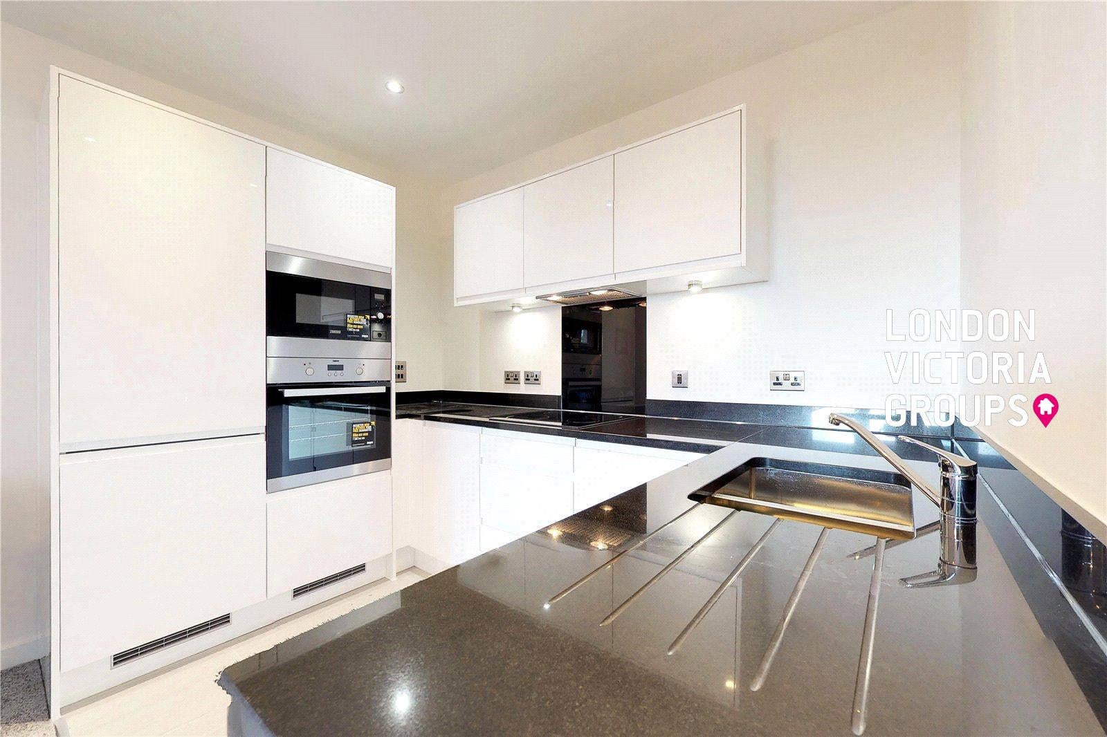 Flat Woodley Crescent in Greater London