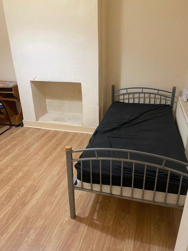 Room Burges Road in Greater London