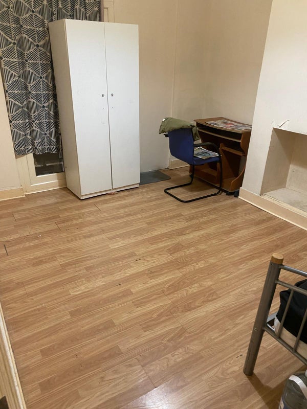 Room Burges Road in Greater London