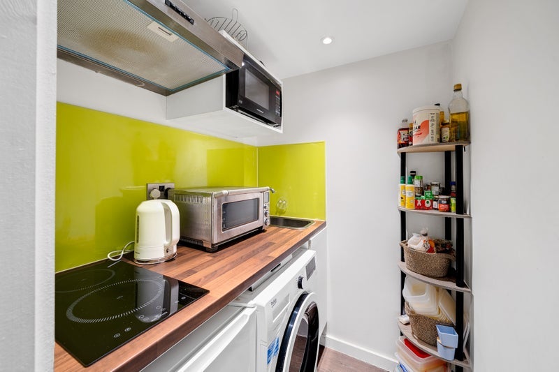 Room Malcolm Road in Greater London