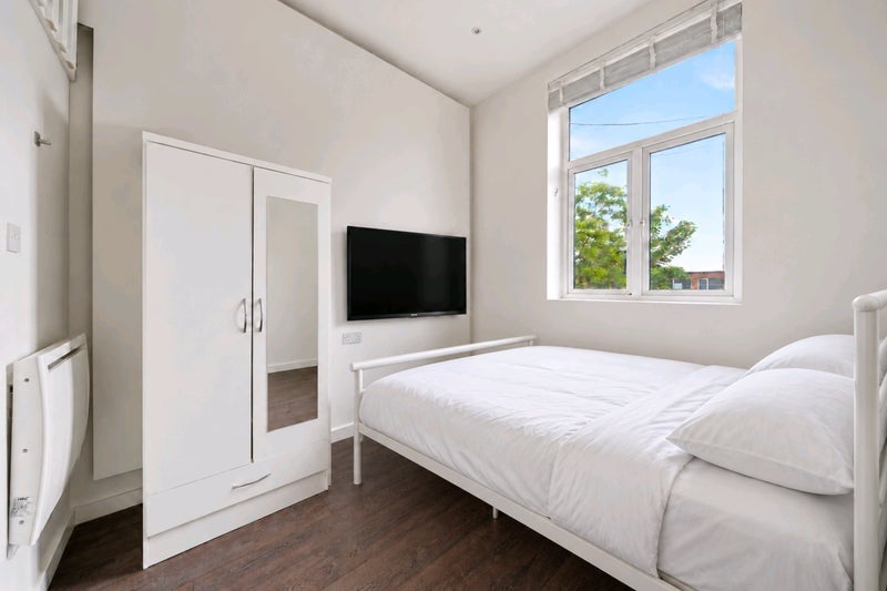 Room Malcolm Road in Greater London