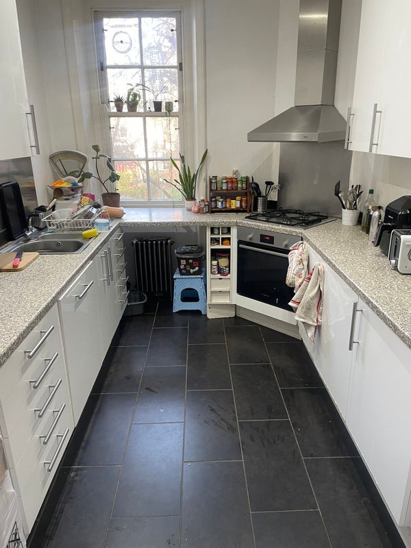 Room Cormont Road in Greater London
