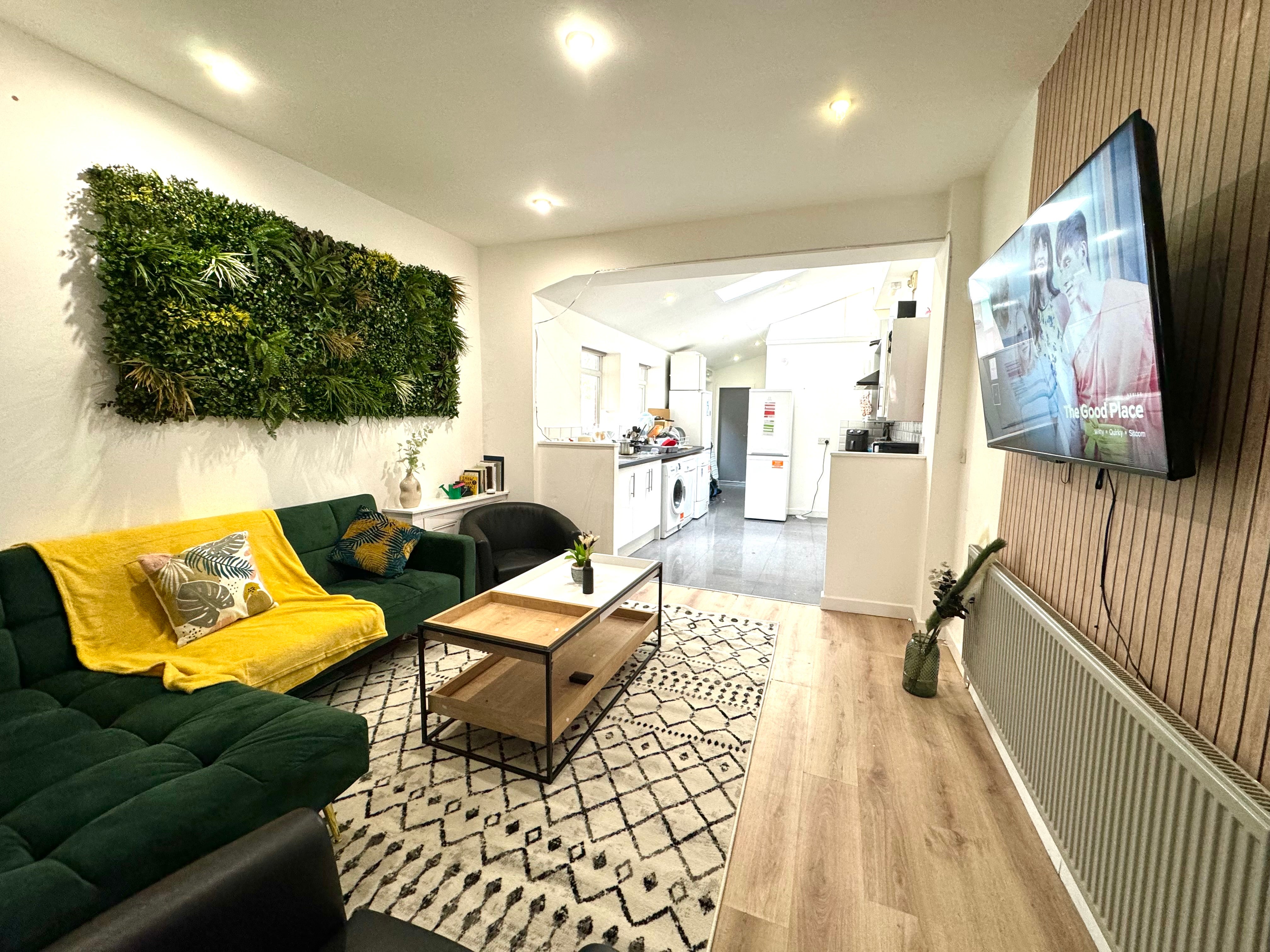 Room Tiverton Road in Birmingham