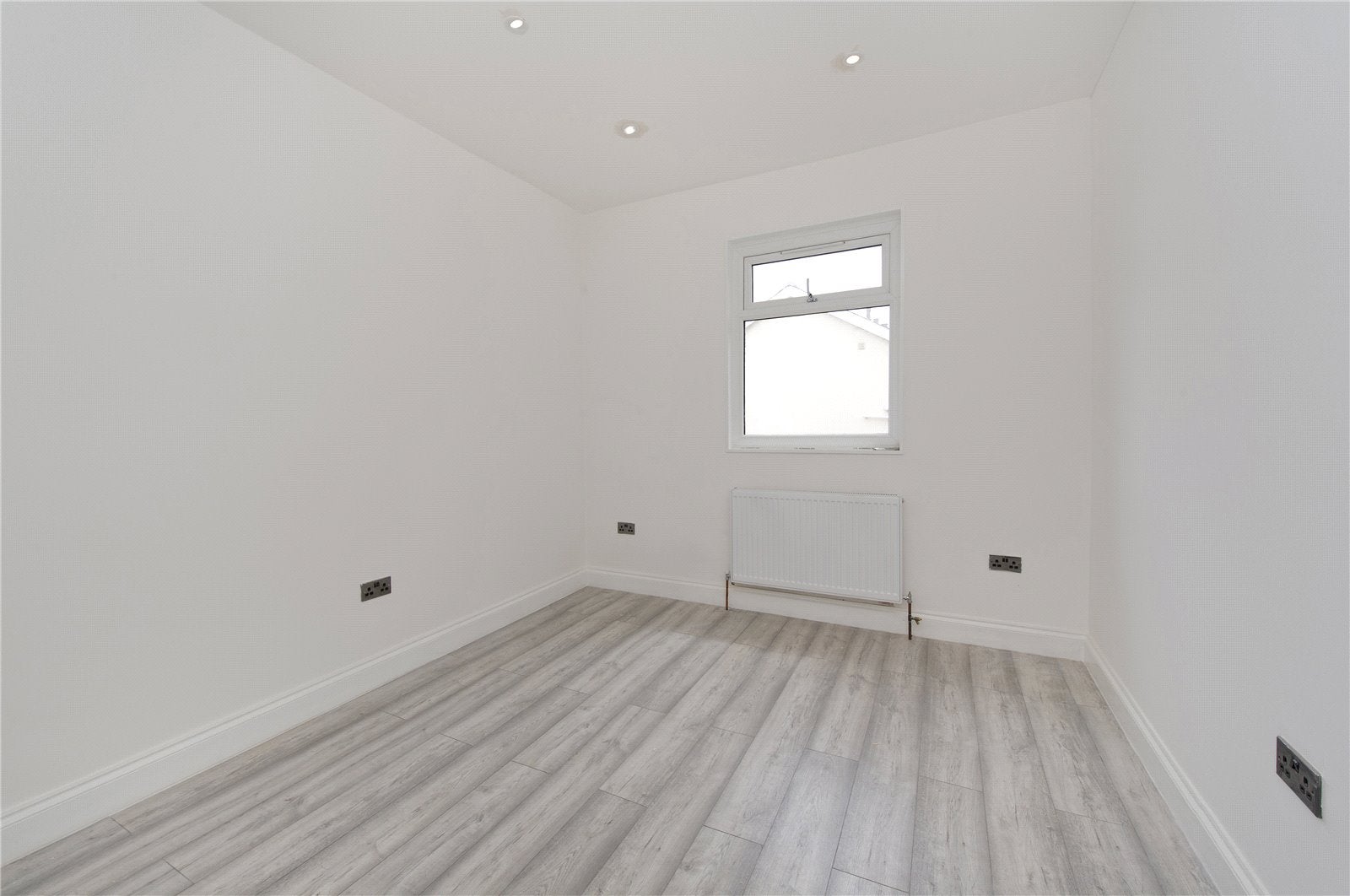 Flat Brigstock Road in Greater London