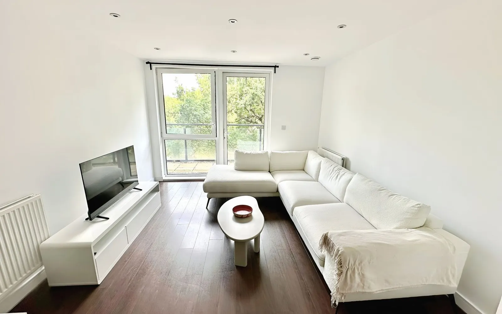 Flat Hayling Way in Greater London