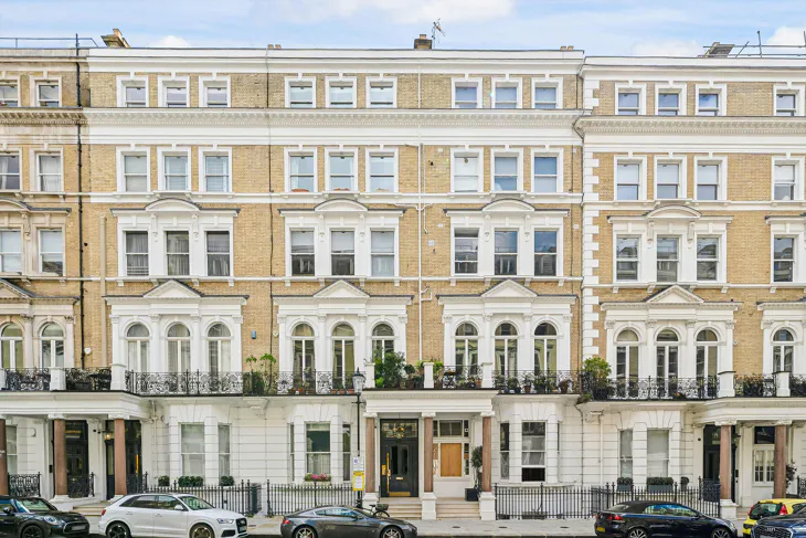 Flat De Vere Gardens in Greater London