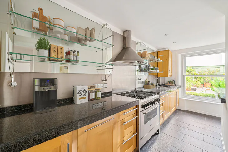 Flat De Vere Gardens in Greater London