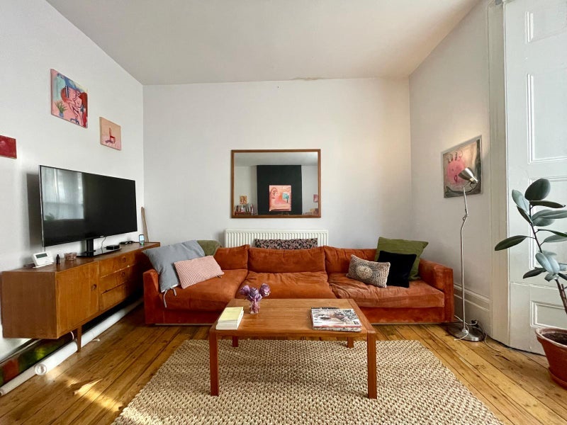 Room Graham Road in Greater London
