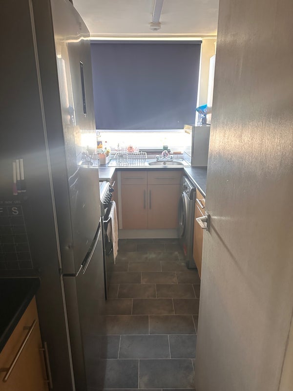 Room Barking Road in Greater London