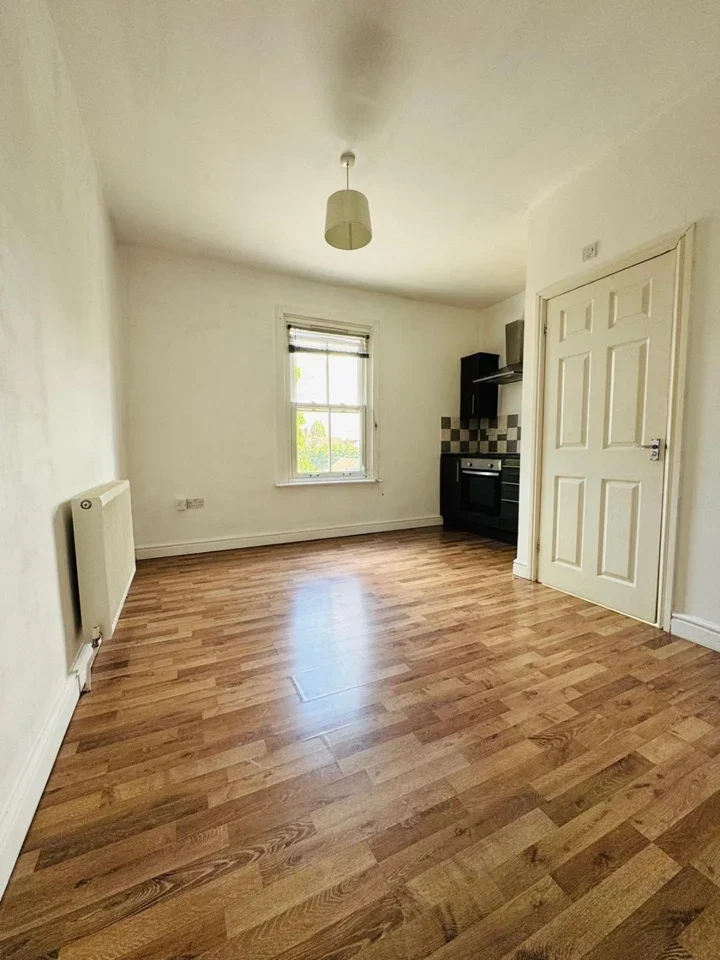 Flat Fletton Avenue in Peterborough