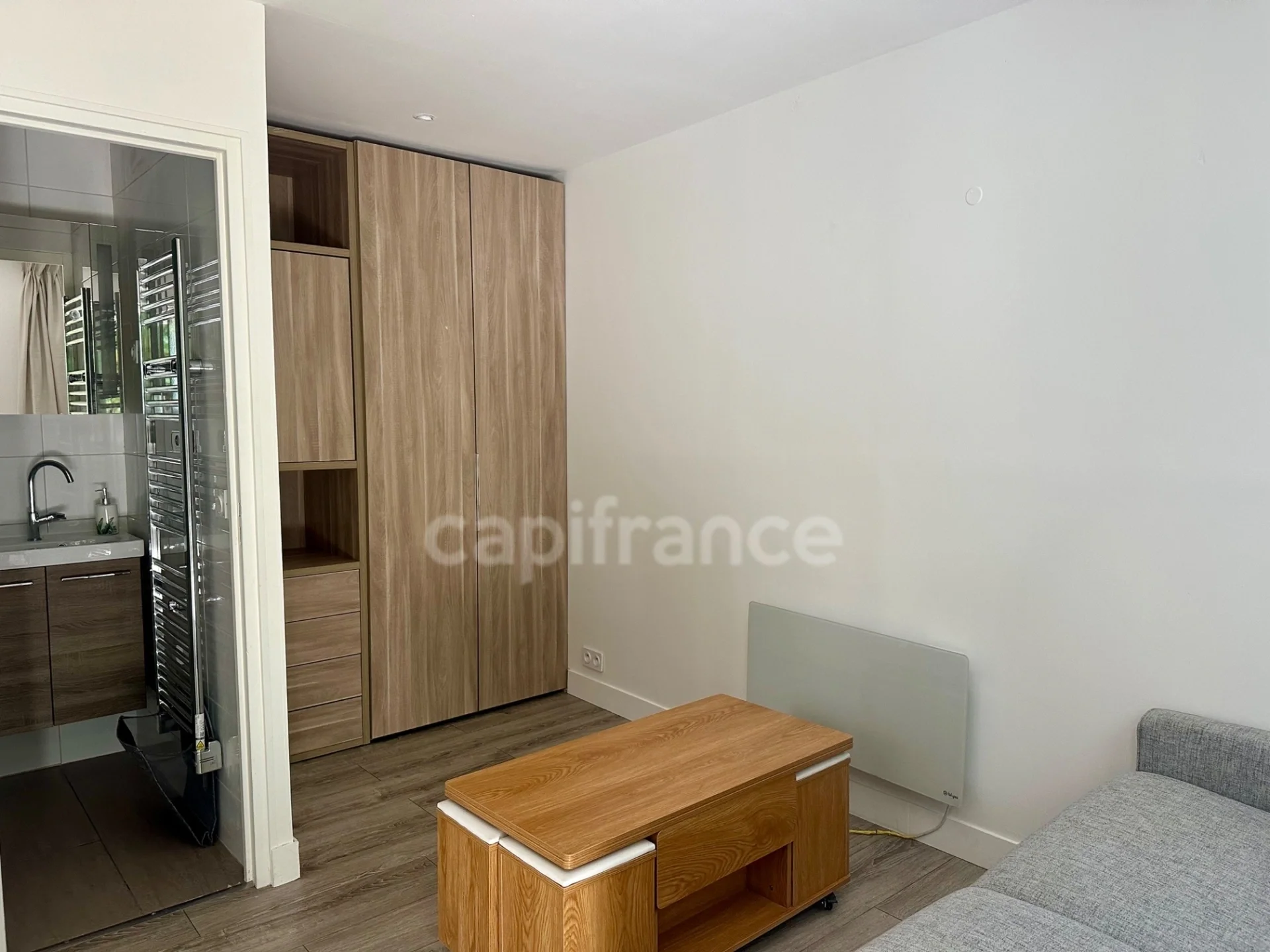 Flat Avenue de Saint-Ouen in Paris