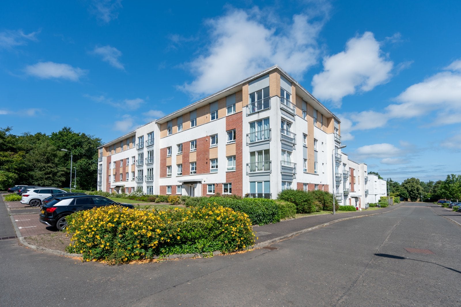 Flat Canniesburn Quadrant in Bearsden