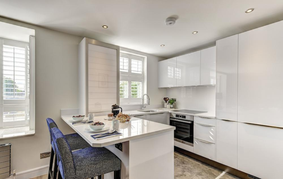 Flat Beauchamp Place in Greater London