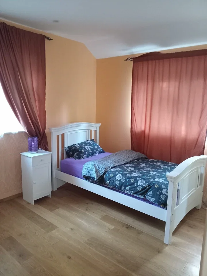 Room Hadlow Road East in Tonbridge and Malling
