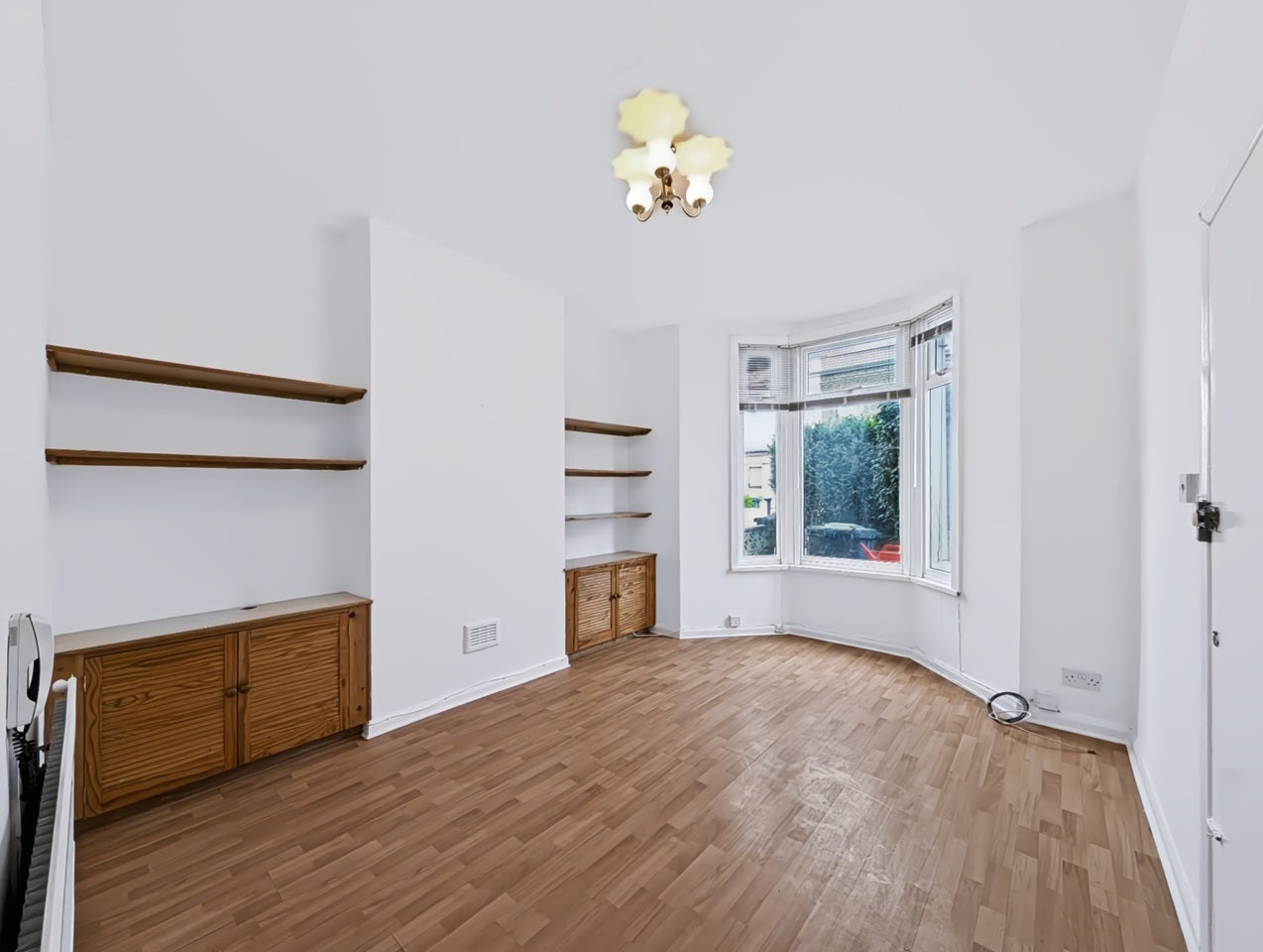 Flat Cunningham Road in Greater London