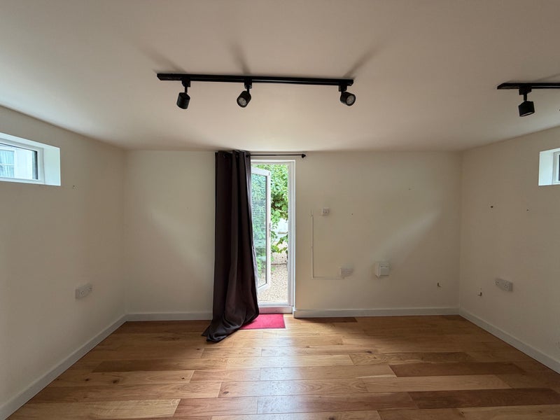 Room Holmesdale Road in Greater London