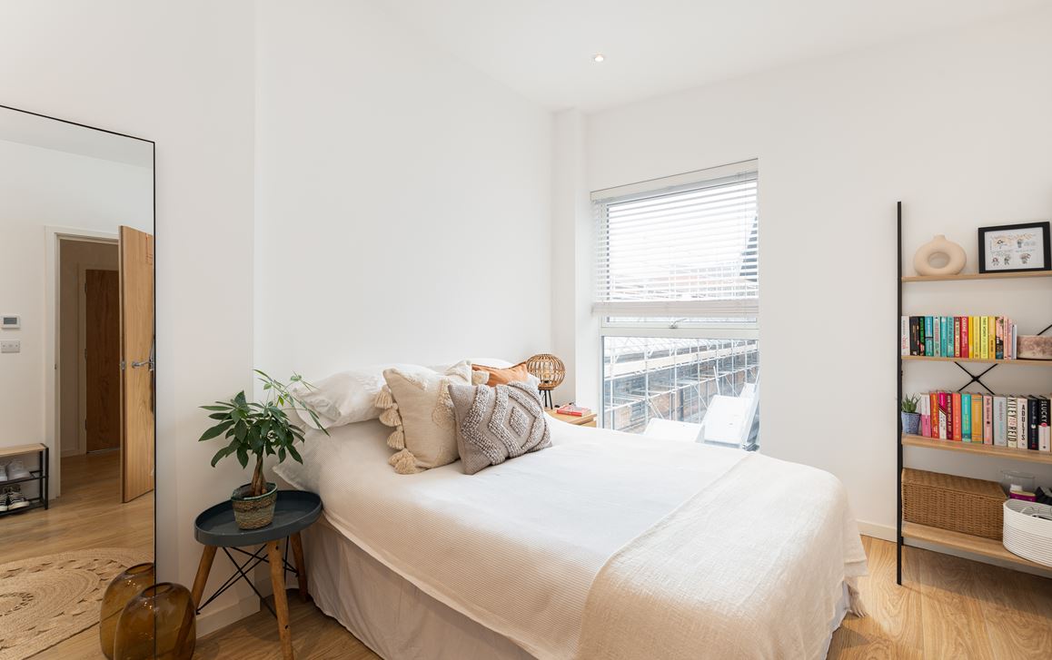 Flat Coldharbour Lane in Greater London