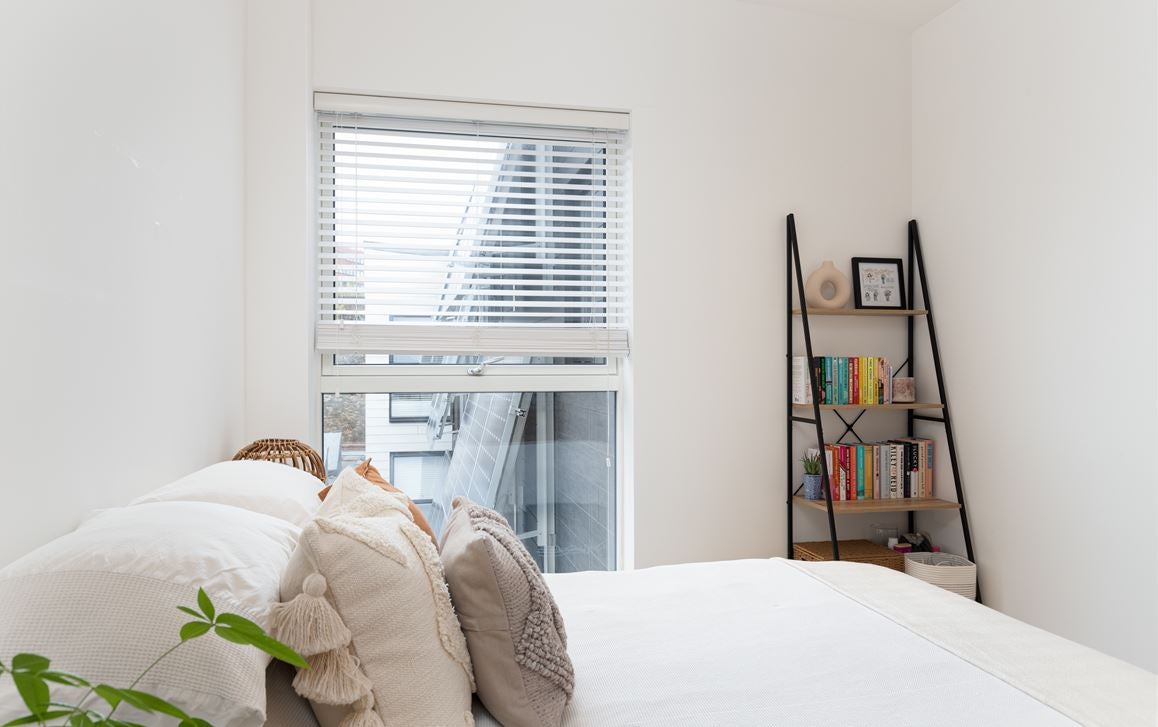 Flat Coldharbour Lane in Greater London