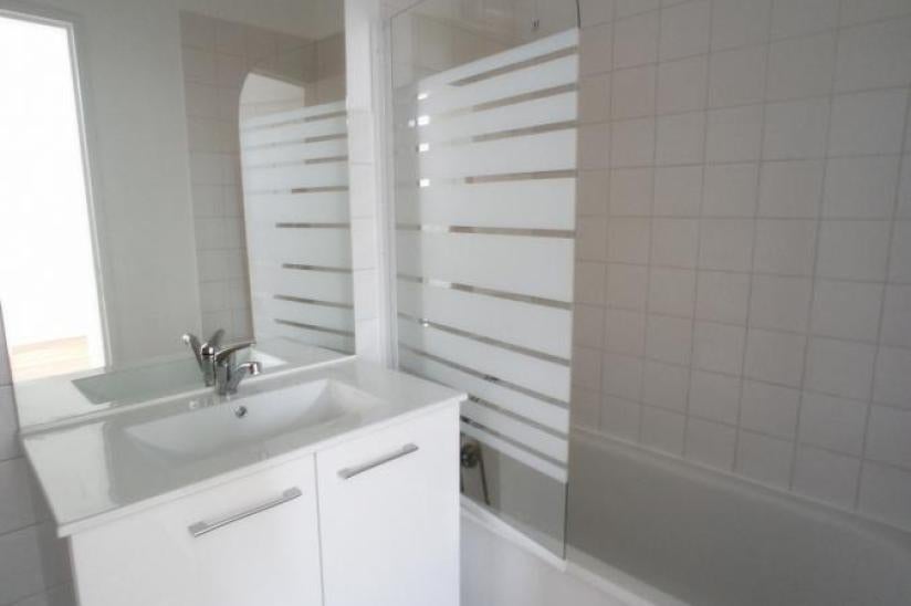 Flat Rue Lionel Royer in Montval-sur-Loir