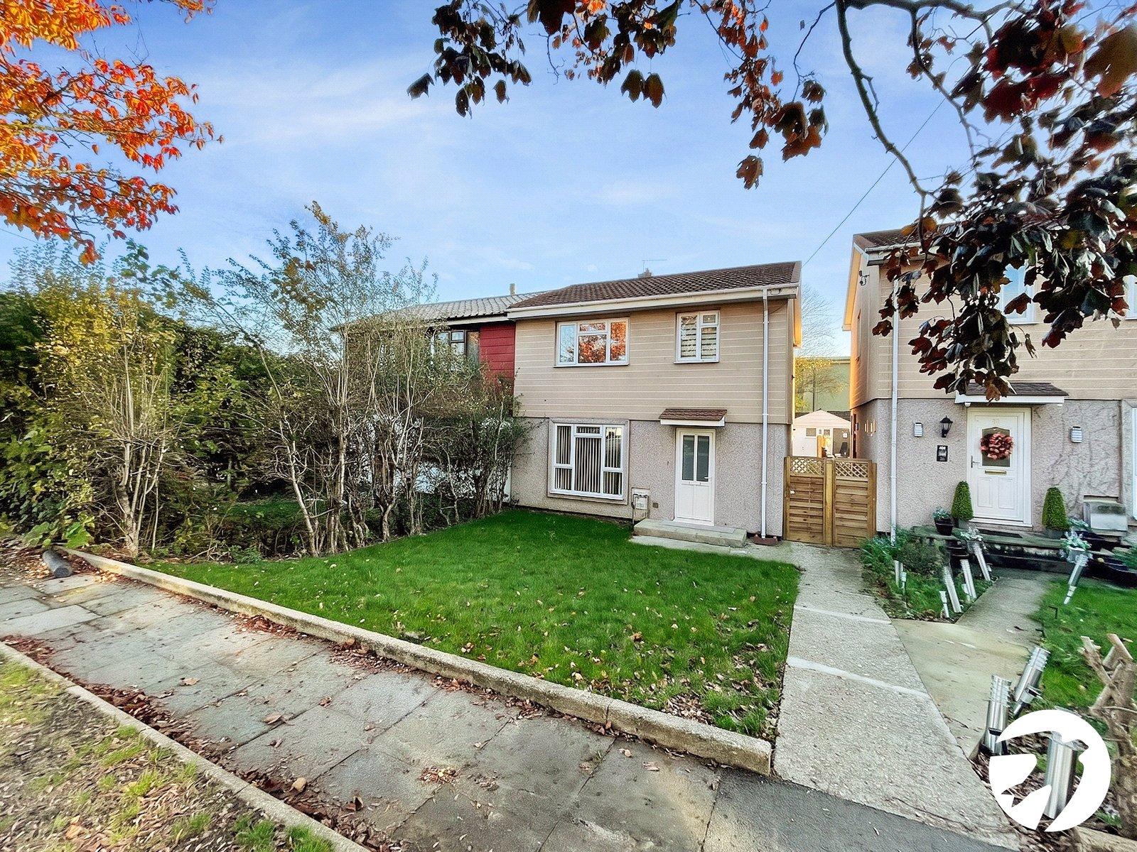 House Halcot Avenue in Greater London