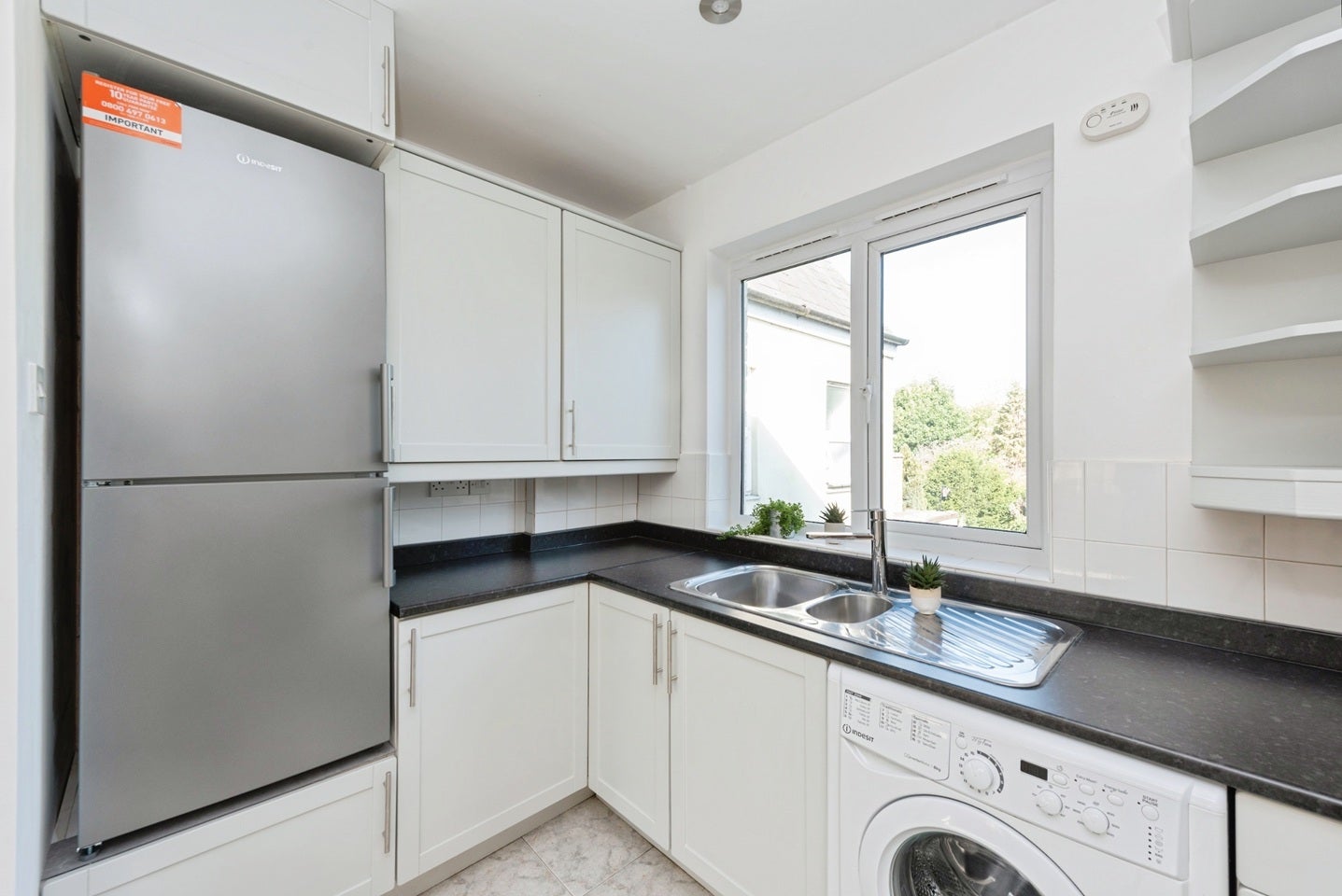 Flat Raleigh Road in Greater London