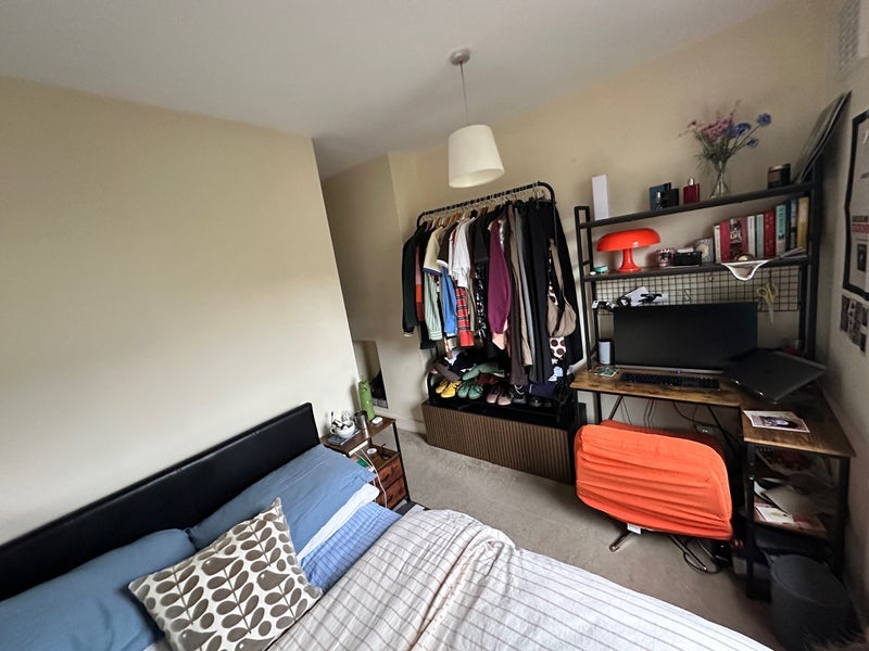 Room Noyna Road in Greater London