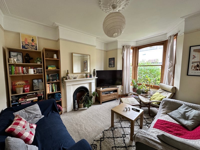 Room Noyna Road in Greater London