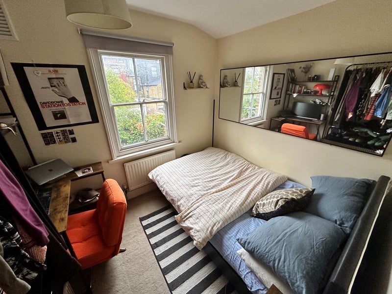 Room Noyna Road in Greater London