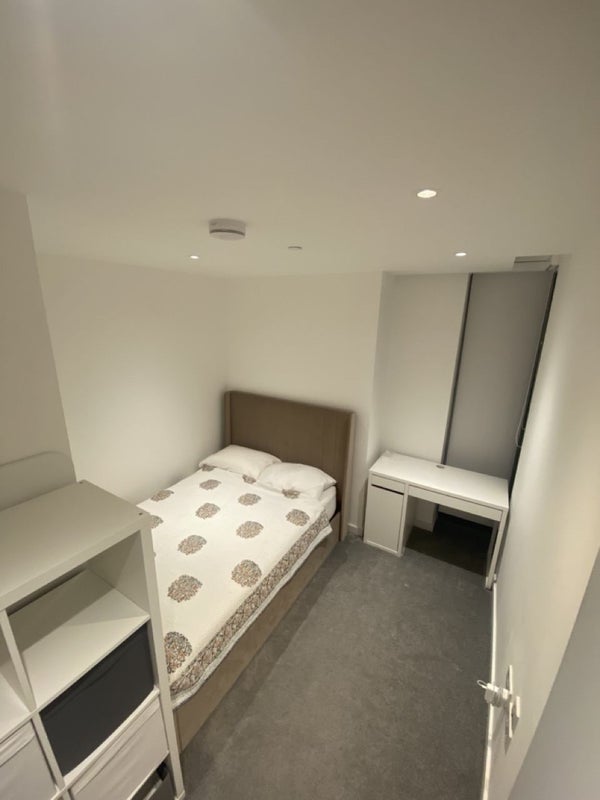 Room Sherwood Gardens in Greater London