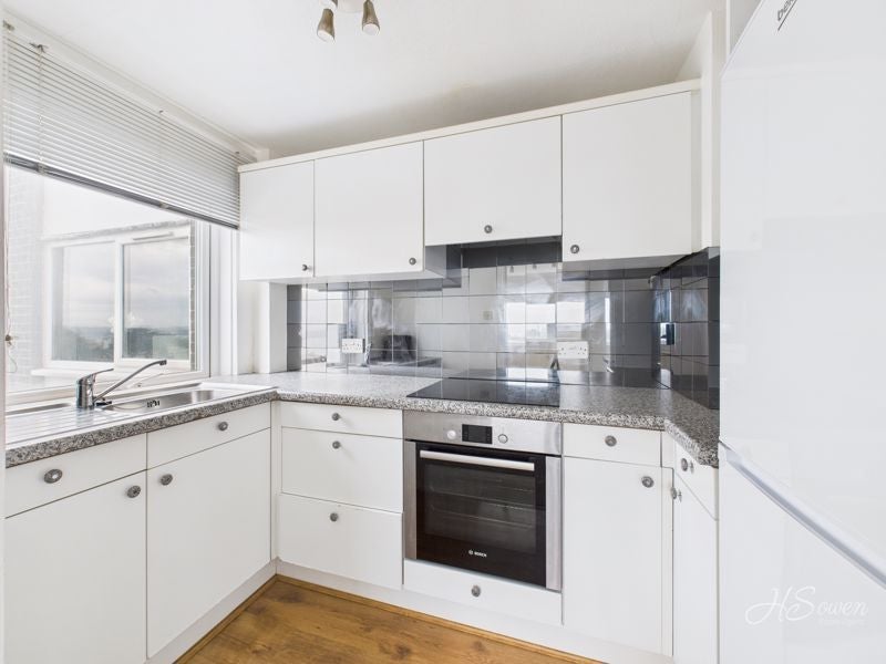 Flat Lower Warberry Road in Torquay