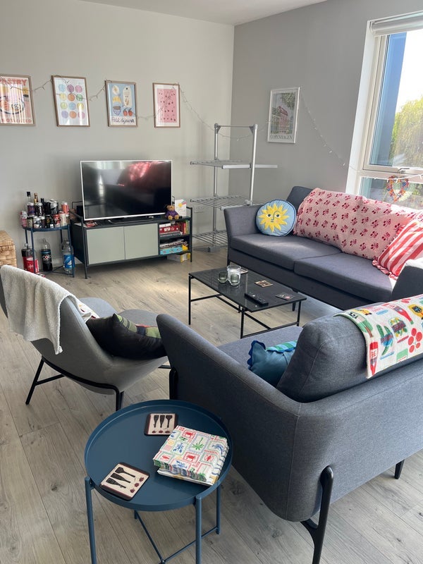 Room Wickford Way in Greater London