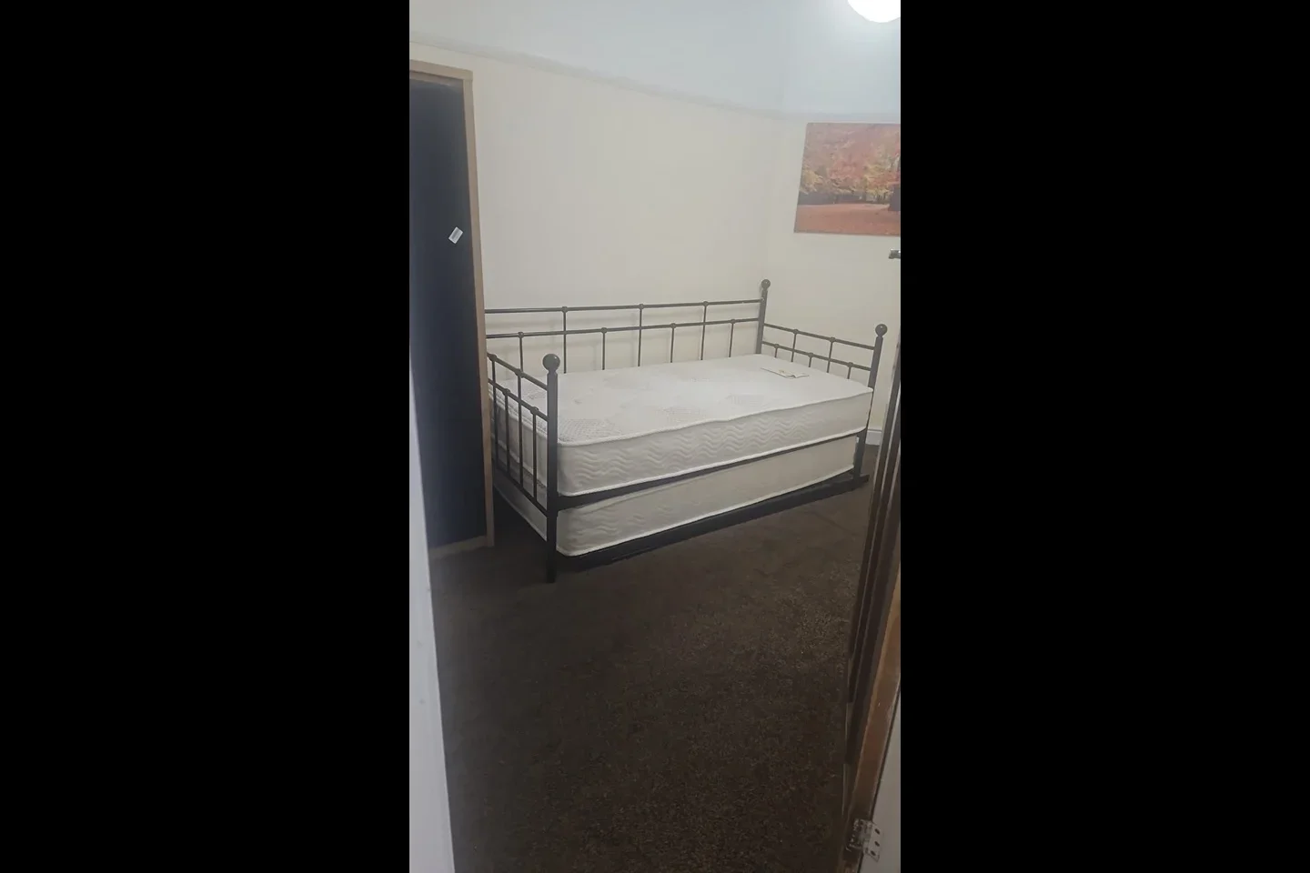 Room Greenford Road in Greater London