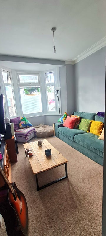 Room Kennington Avenue in Bristol