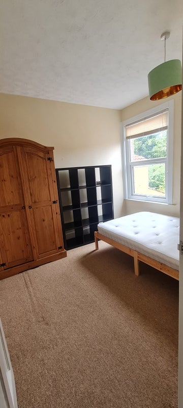 Room Kennington Avenue in Bristol