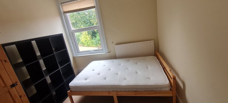 Room Kennington Avenue in Bristol