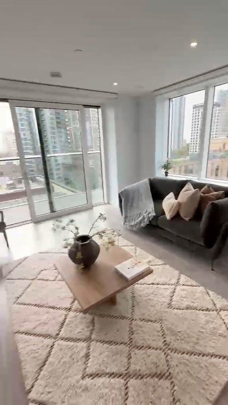 Flat New Lion Way in Greater London