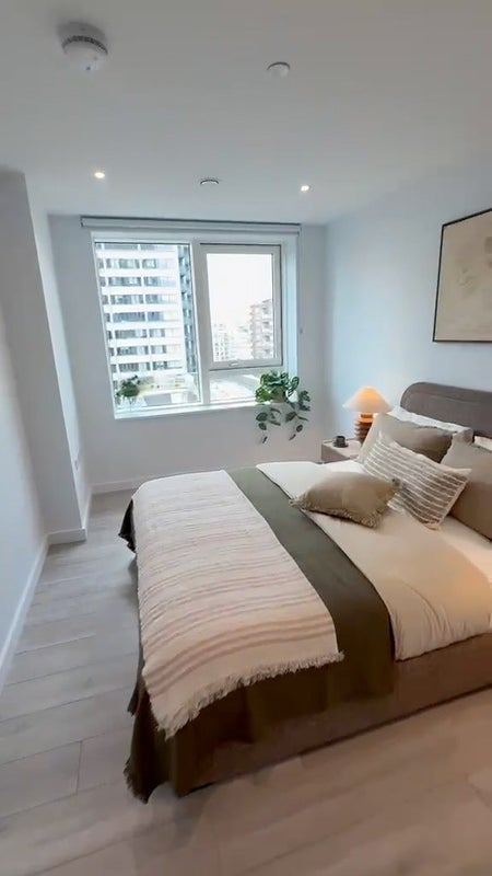 Flat New Lion Way in Greater London