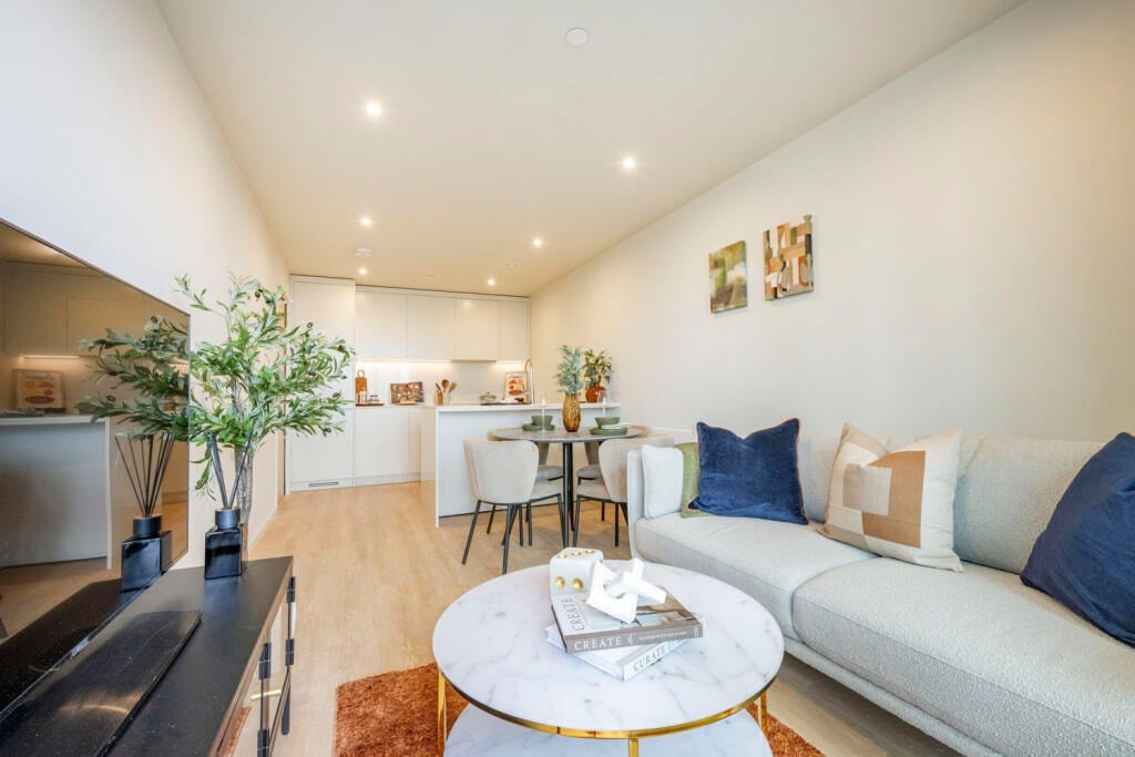 Flat Selsdon Way in Greater London