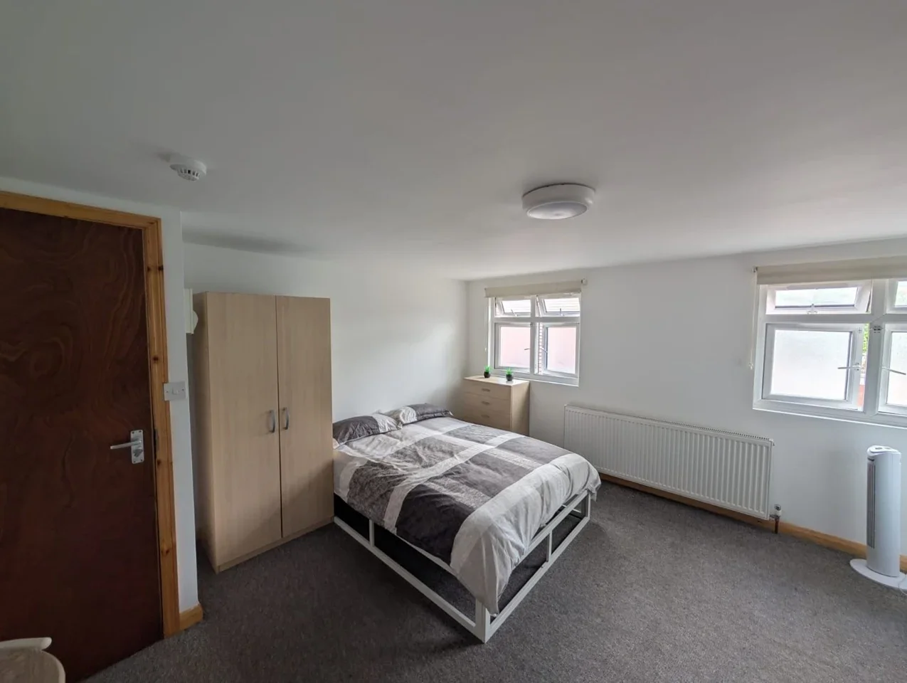 Flat Norfolk Avenue in Greater London