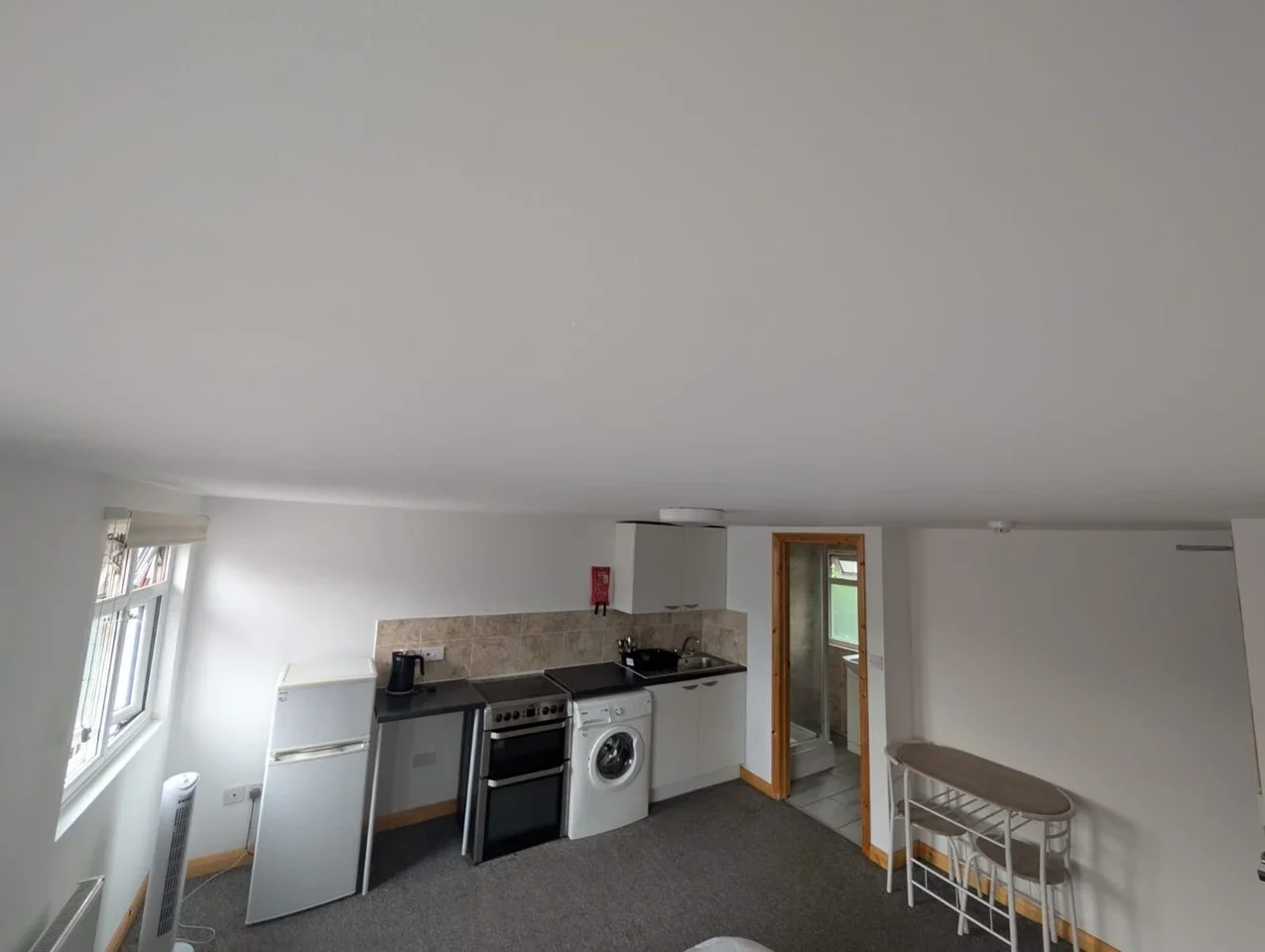 Flat Norfolk Avenue in Greater London