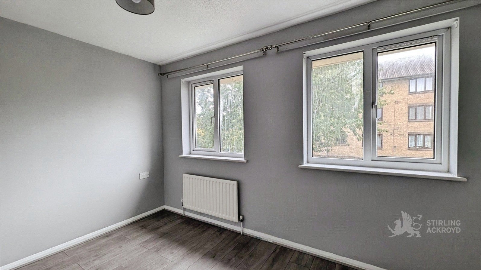 House Adams Way in Greater London