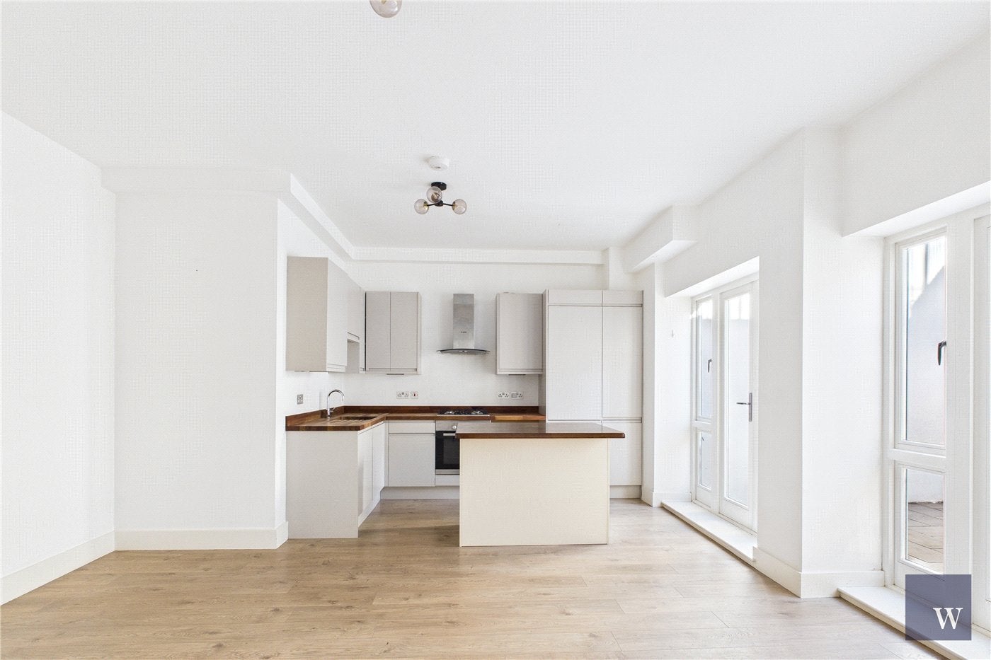 Flat Ambleside Avenue in Greater London