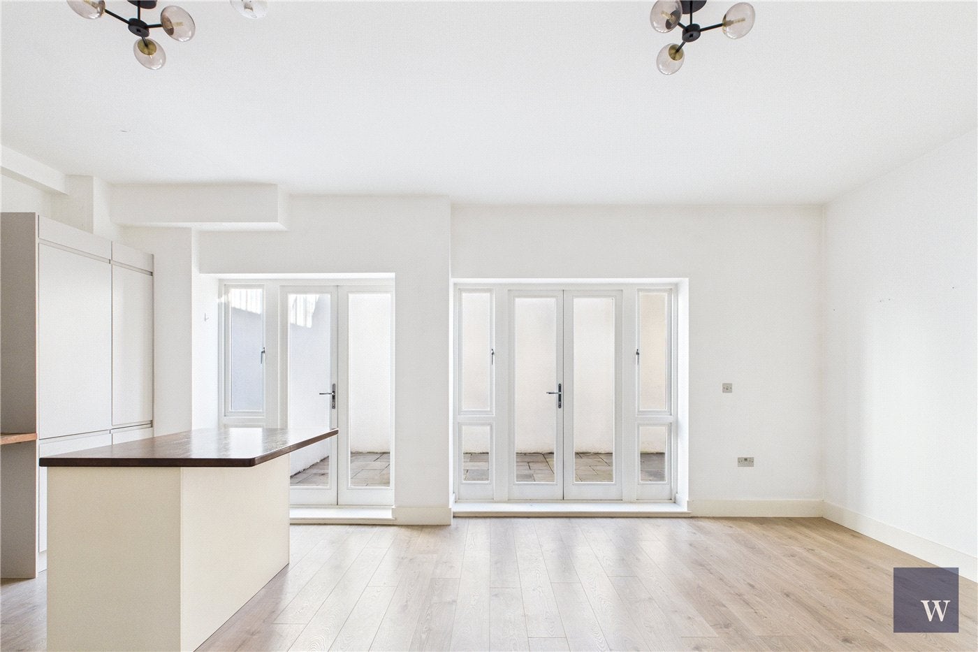 Flat Ambleside Avenue in Greater London