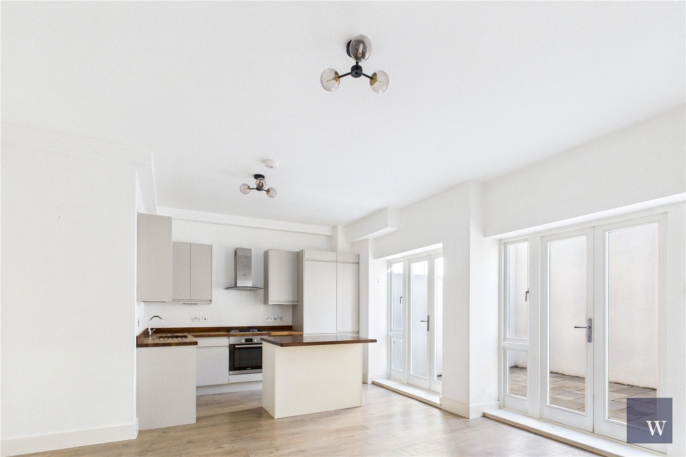 Flat Ambleside Avenue in Greater London
