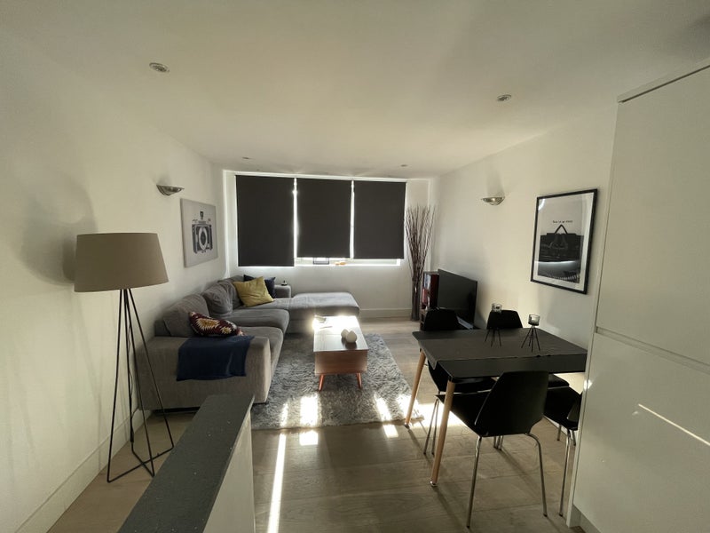 Room Finsbury Park Road in Greater London
