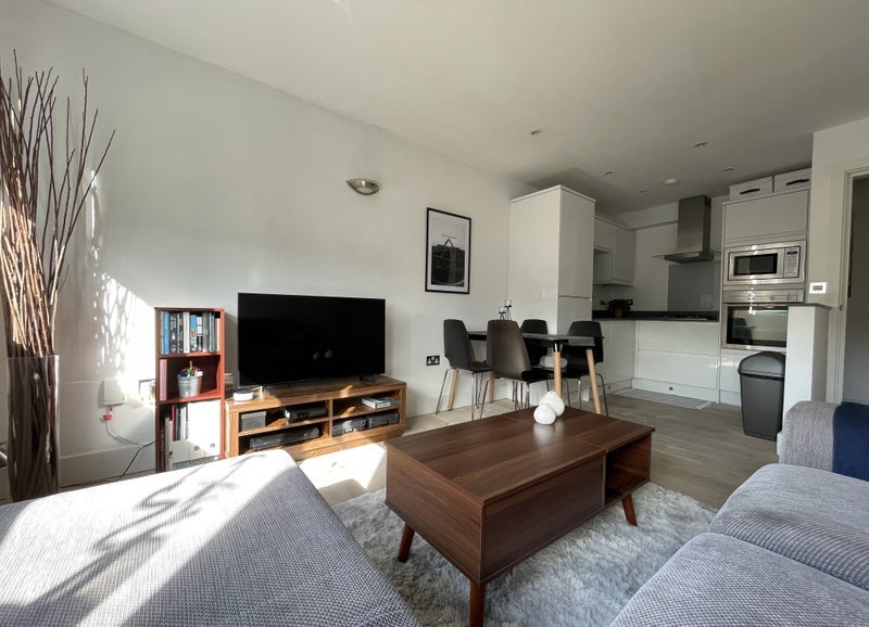 Room Finsbury Park Road in Greater London
