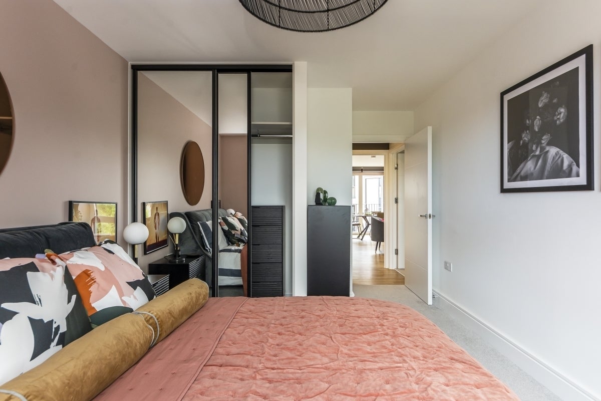 Flat Desborough Road in High Wycombe
