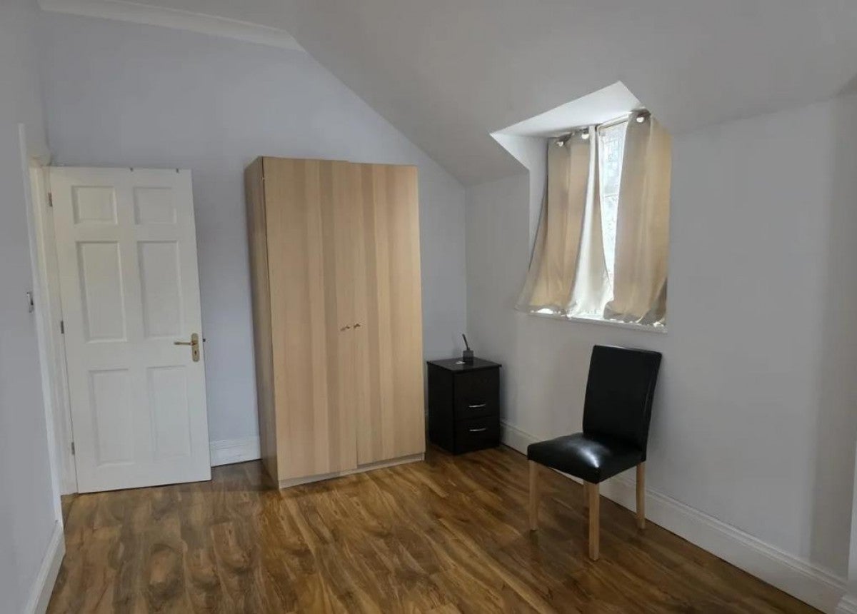 Flat Civic Street in Greater London